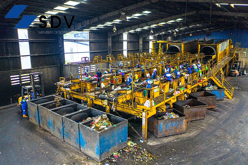 xưởng phân loại rác thải sinh hoạt của công ty Sonadezi SDV