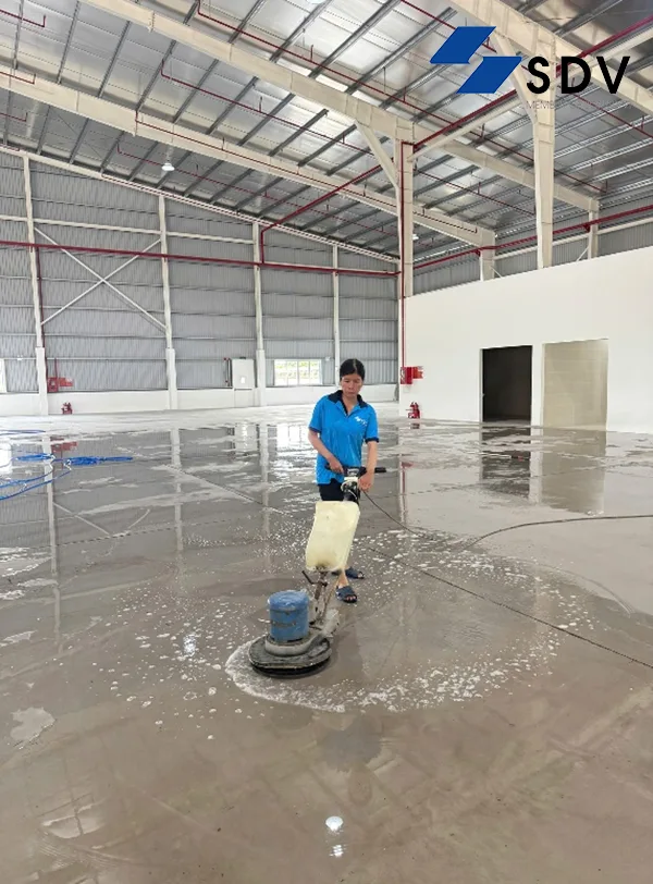 Cách vệ sinh dầu mỡ công nghiệp hiệu quả, an toàn