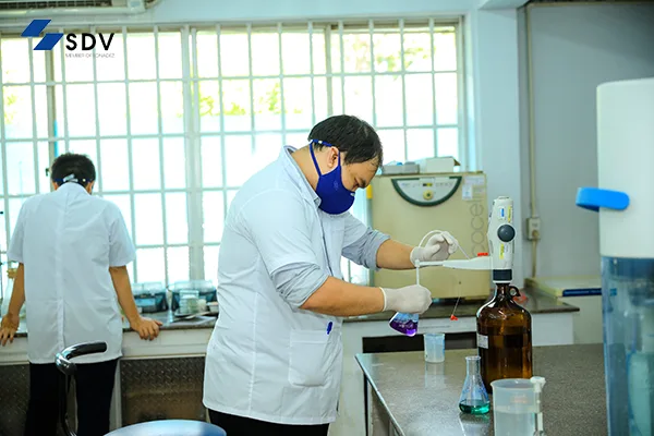 Đội ngũ kỹ sư Sonadezi-SDV thực hiện quan trắc